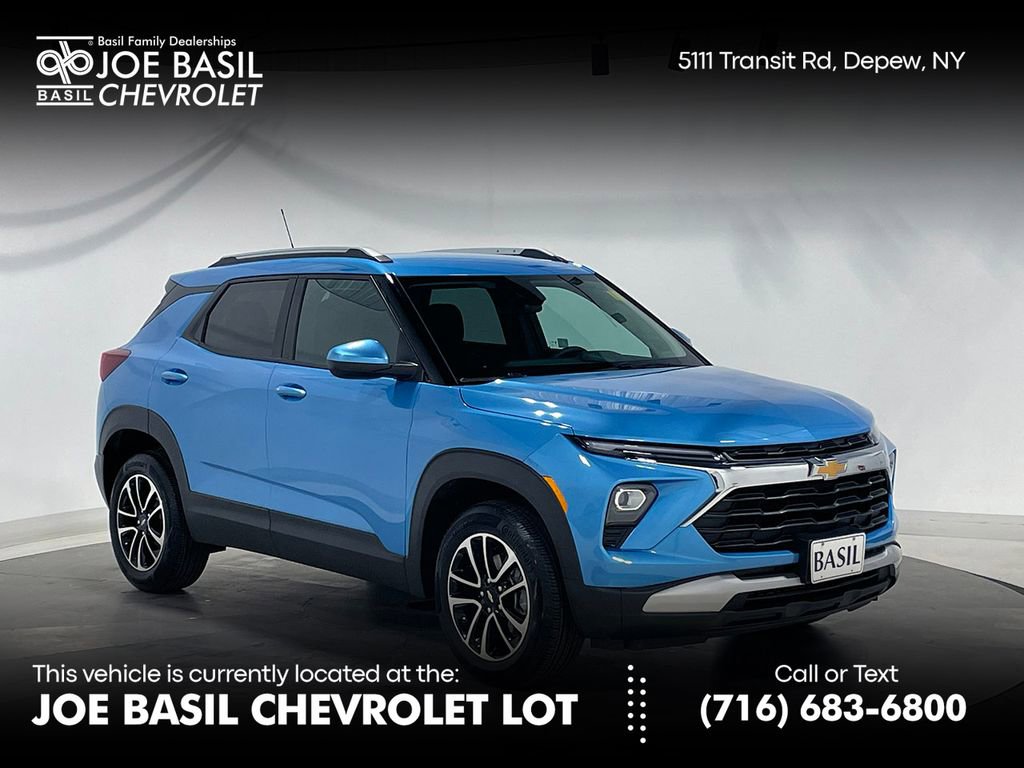 Used 2025 Chevrolet TrailBlazer LT AWD/4WD image 1