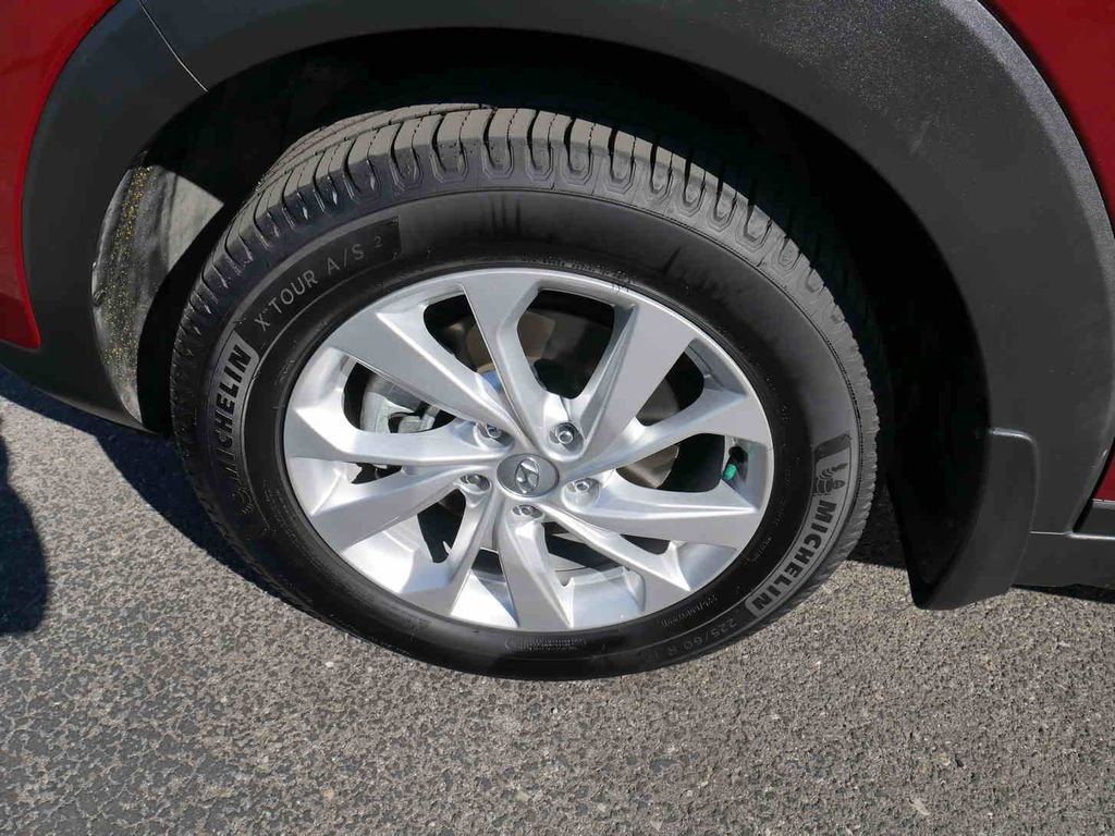 Used 2020 Hyundai Tucson SE w/ Winter Weather Package image 11