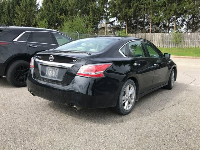 Used 2015 Nissan Altima 2.5 SV w/ Convenience Package FWD image 2