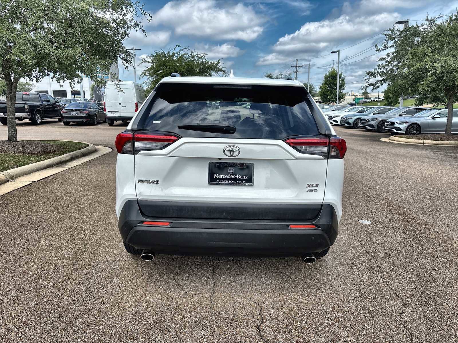 Used 2019 Toyota RAV4 XLE AWD/4WD image 7
