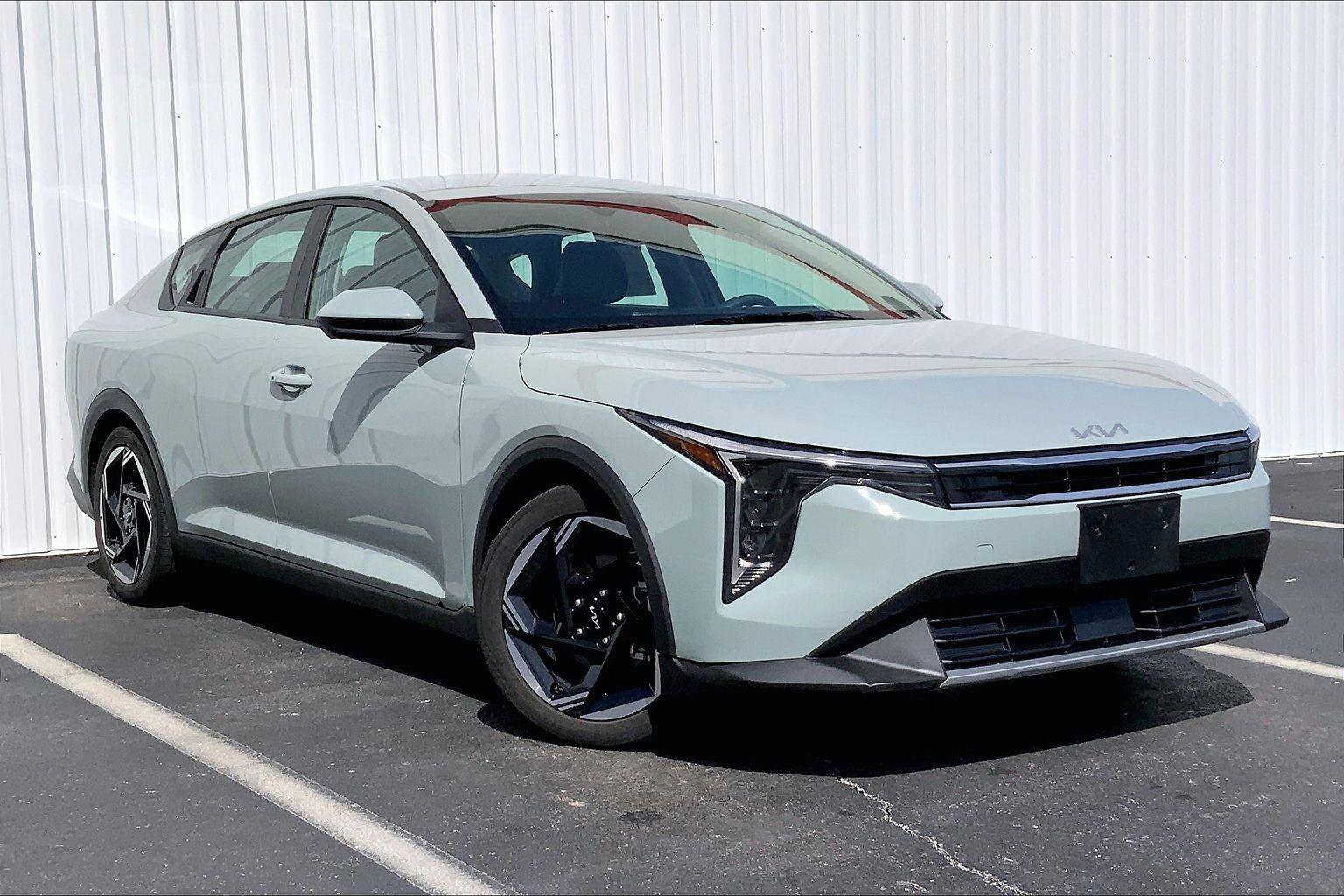 Used 2025 Kia K4 EX image 2