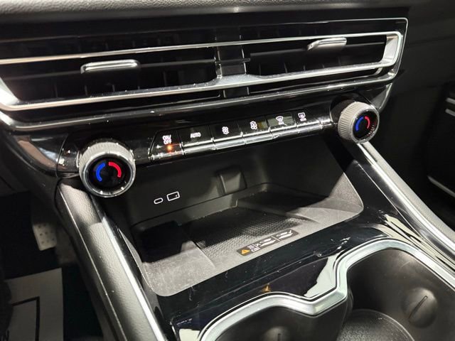 Used 2024 Chevrolet Traverse RS image 26