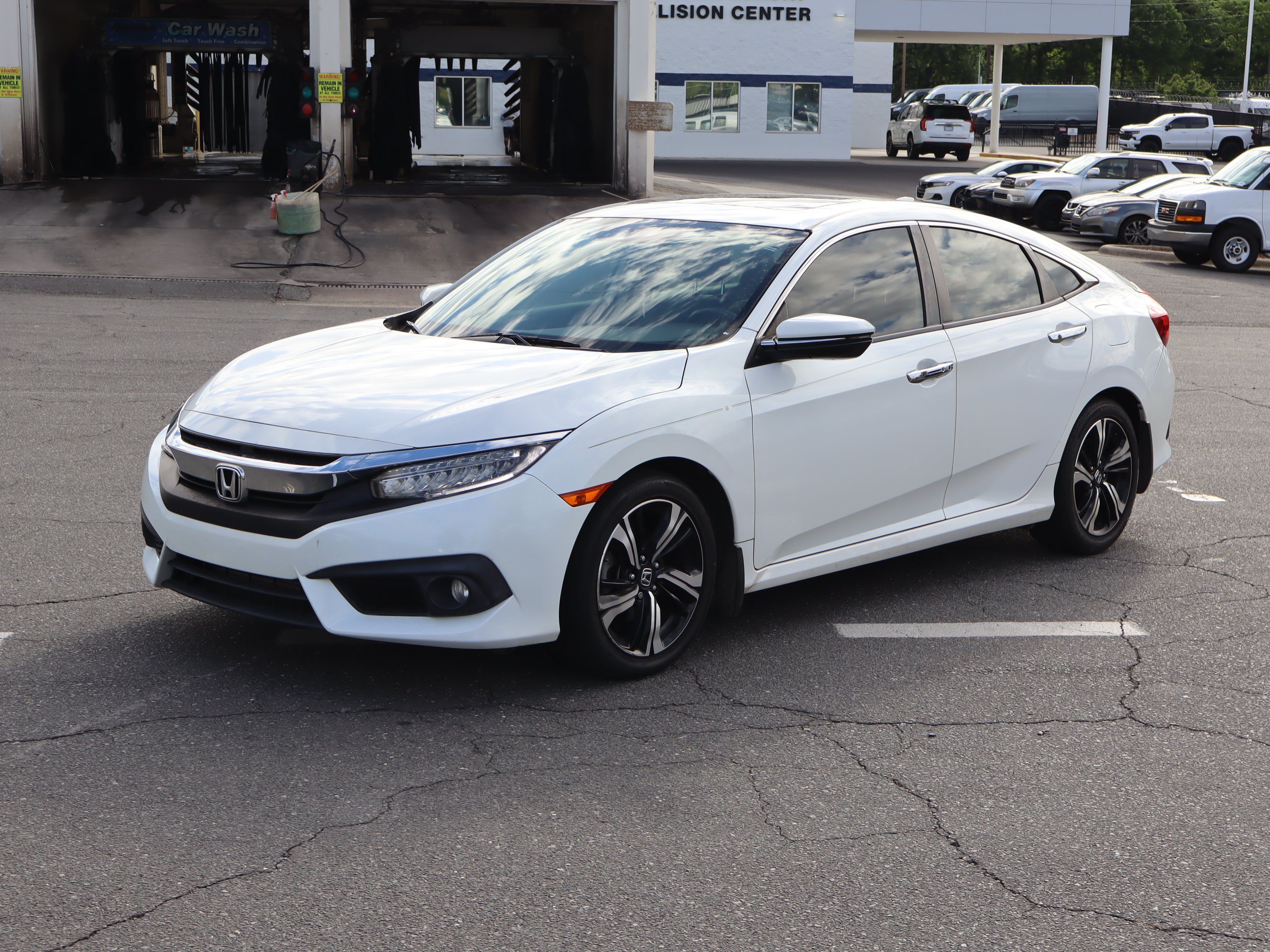 Used 2018 Honda Civic Touring image 17