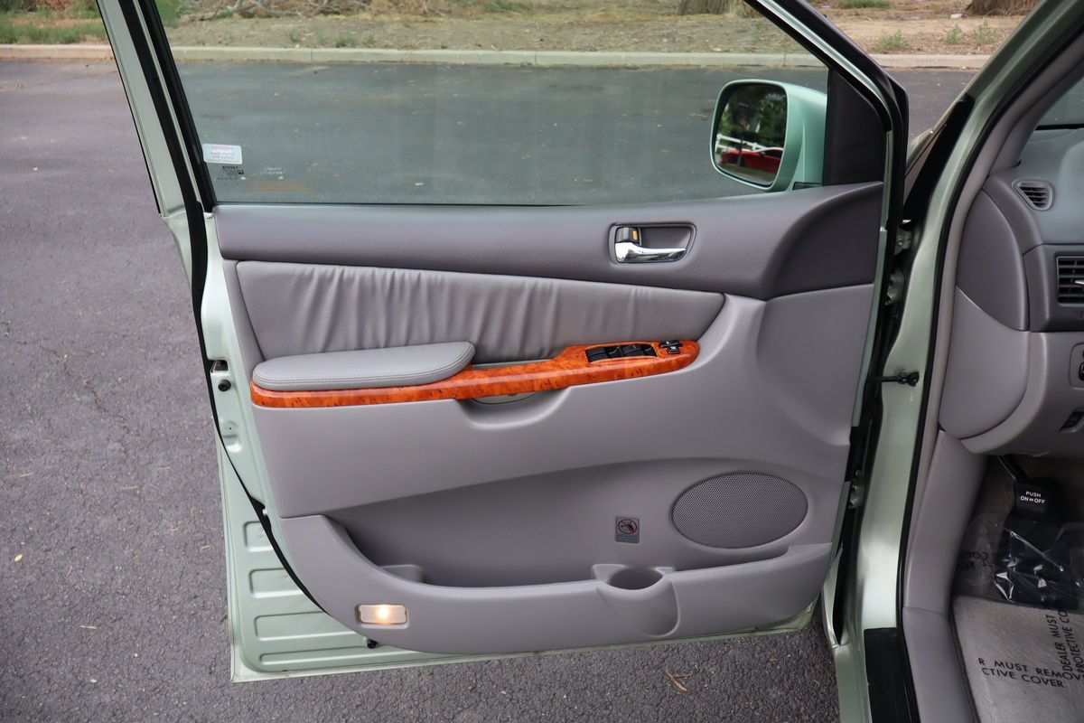 Used 2009 Toyota Sienna XLE FWD image 25