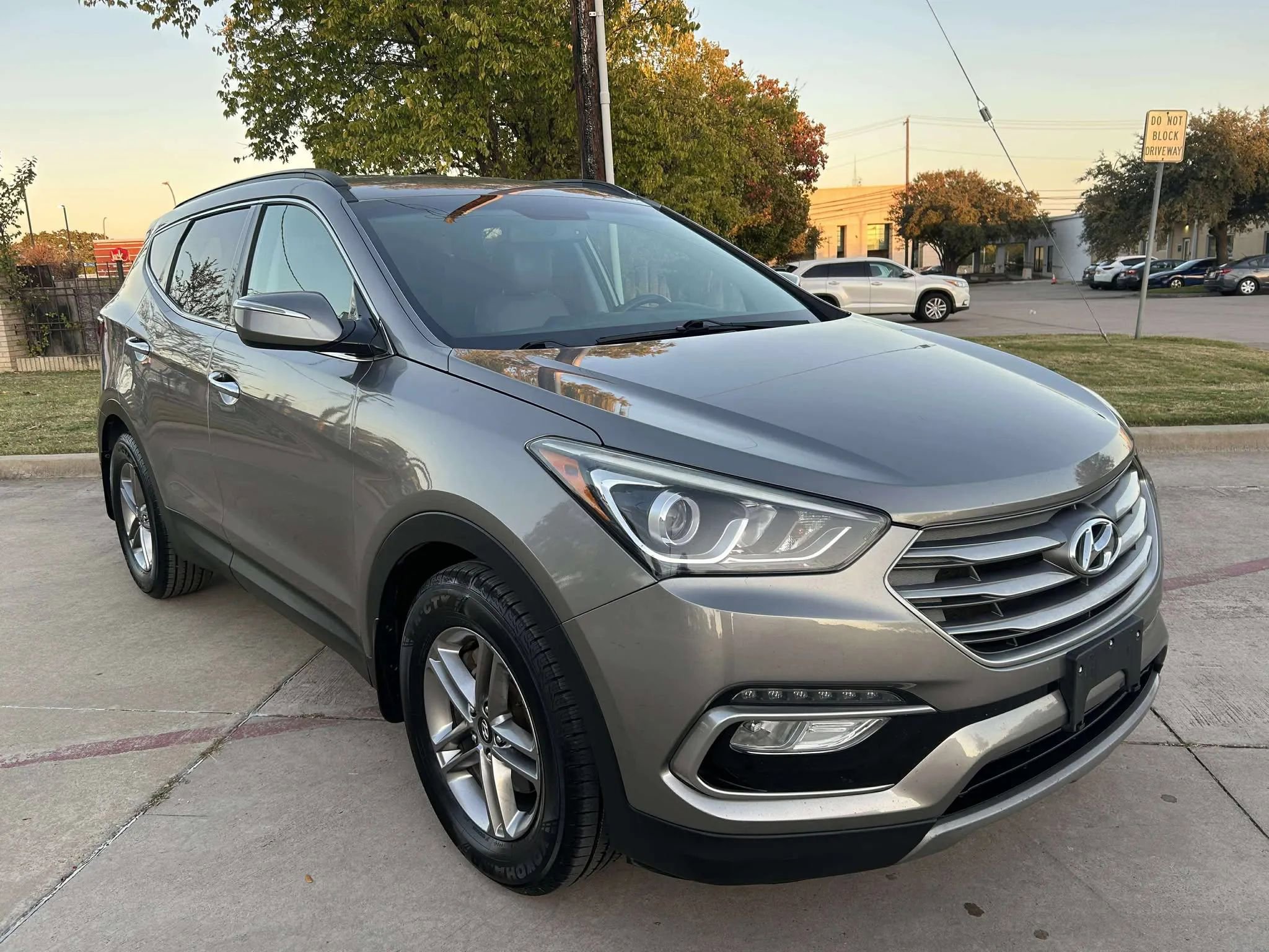 Used 2017 Hyundai Santa Fe Sport FWD image 3
