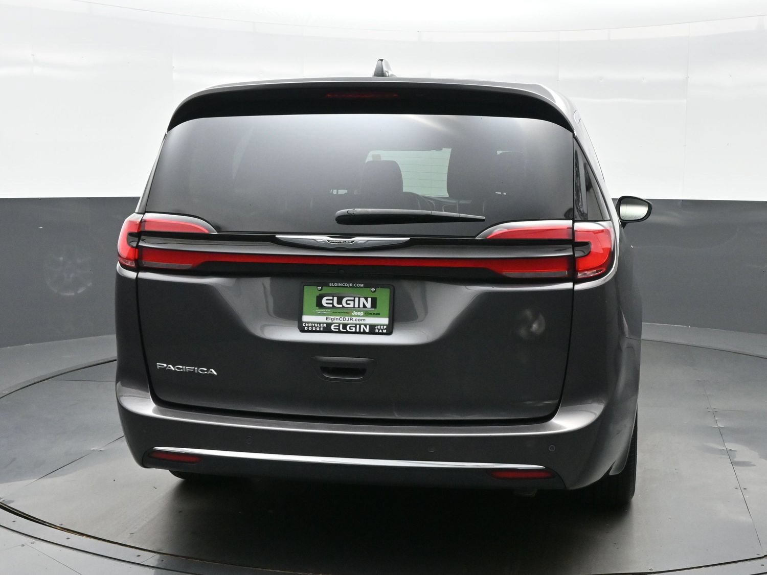 Used 2023 Chrysler Pacifica Touring-L FWD image 7