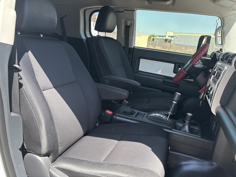 Used 2014 Toyota FJ Cruiser 4WD w/ Upgrade Package image 40