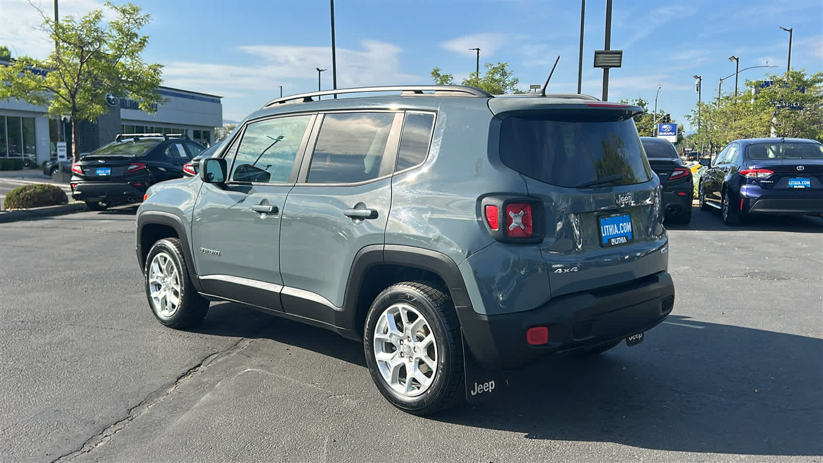 Used 2017 Jeep Renegade Latitude AWD/4WD image 7