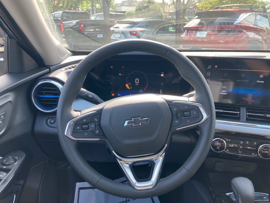 New 2026 Chevrolet Trax LT w/ Midnight Edition FWD image 6
