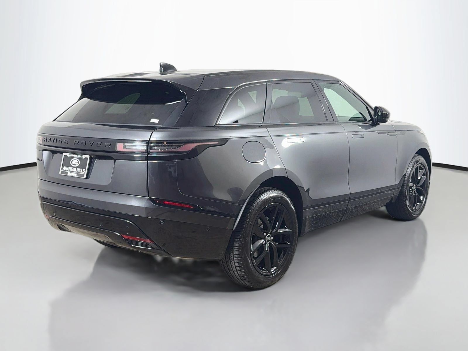 Certified 2026 Land Rover Range Rover Velar Dynamic SE AWD/4WD image 5