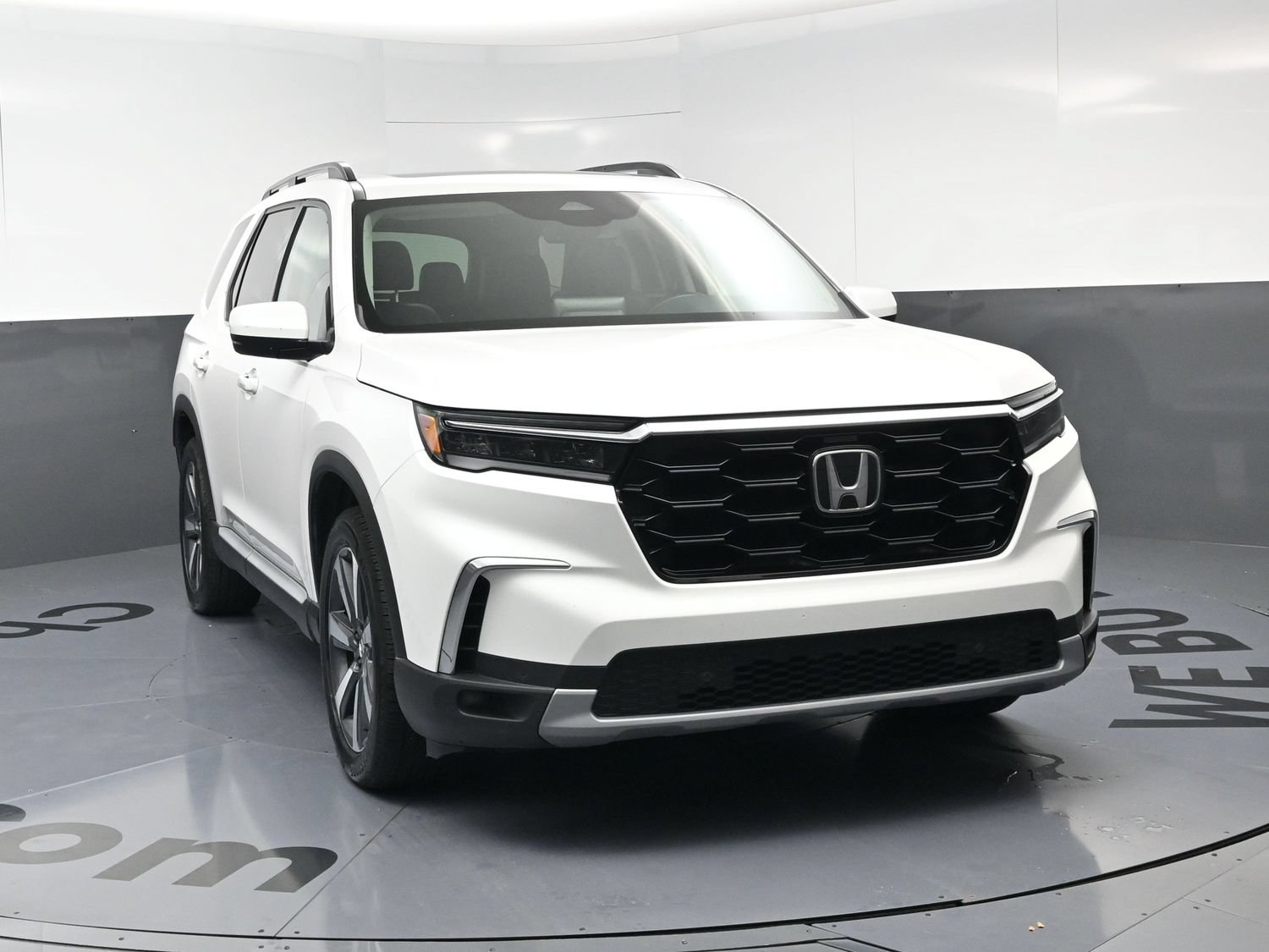 Used 2023 Honda Pilot Touring image 3
