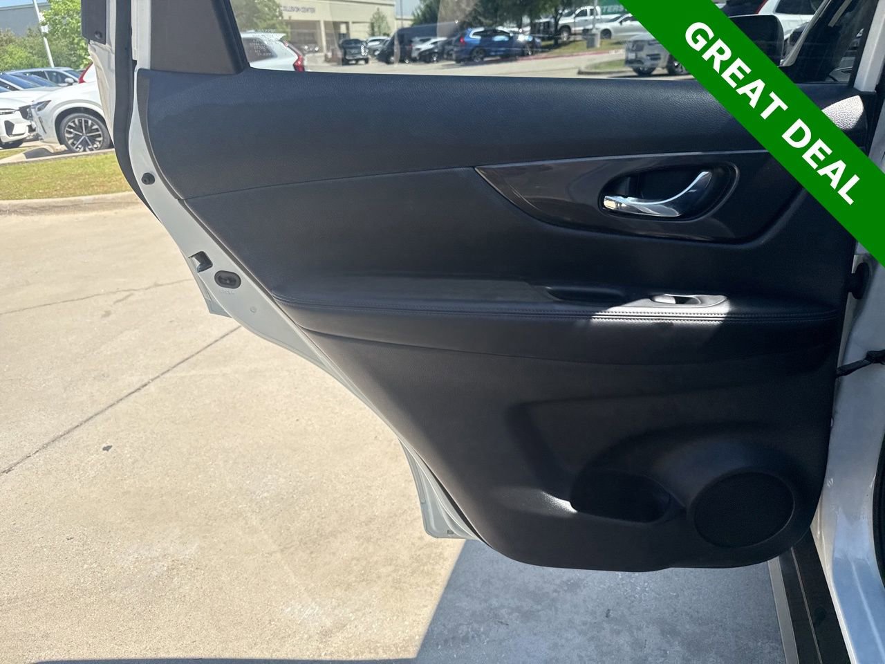 Used 2019 Nissan Rogue SV w/ Premium Package image 15