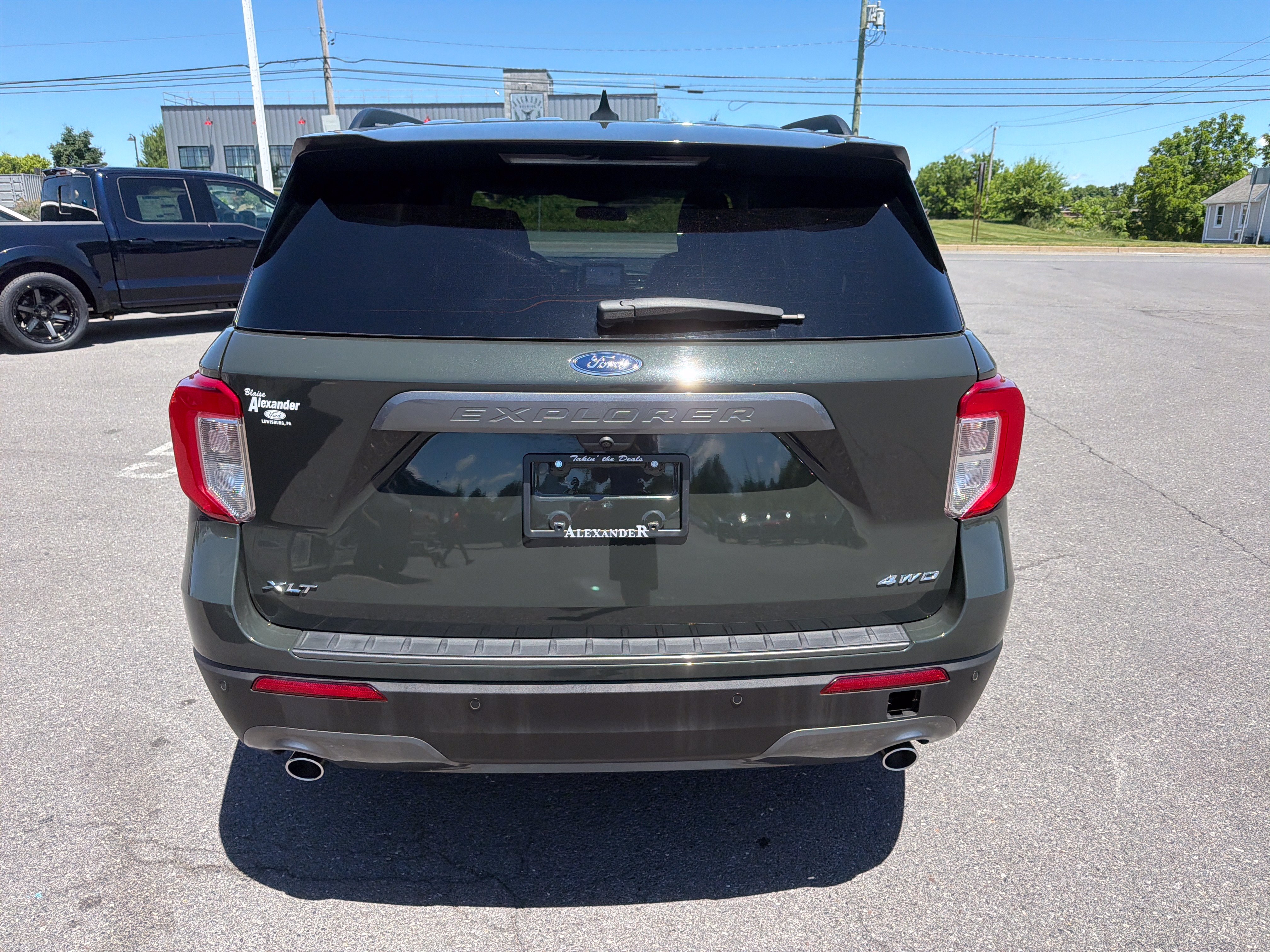 Certified 2024 Ford Explorer XLT w/ Equipment Group 202A AWD/4WD image 4
