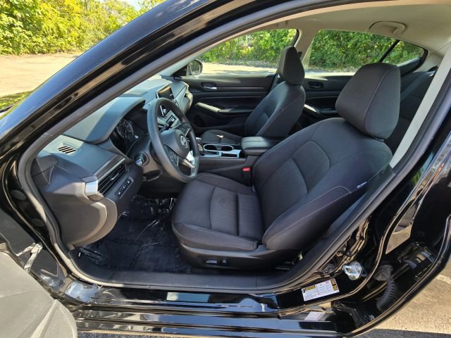 Used 2024 Nissan Altima 2.5 SV image 9