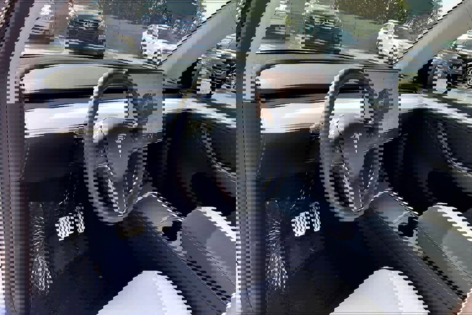 Used 2025 Tesla Model Y Performance image 16