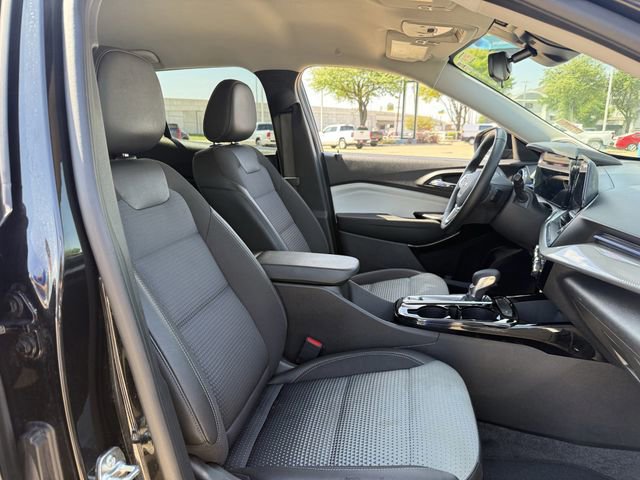 Certified 2025 Chevrolet Trax LT w/ LT Convenience Package FWD image 31