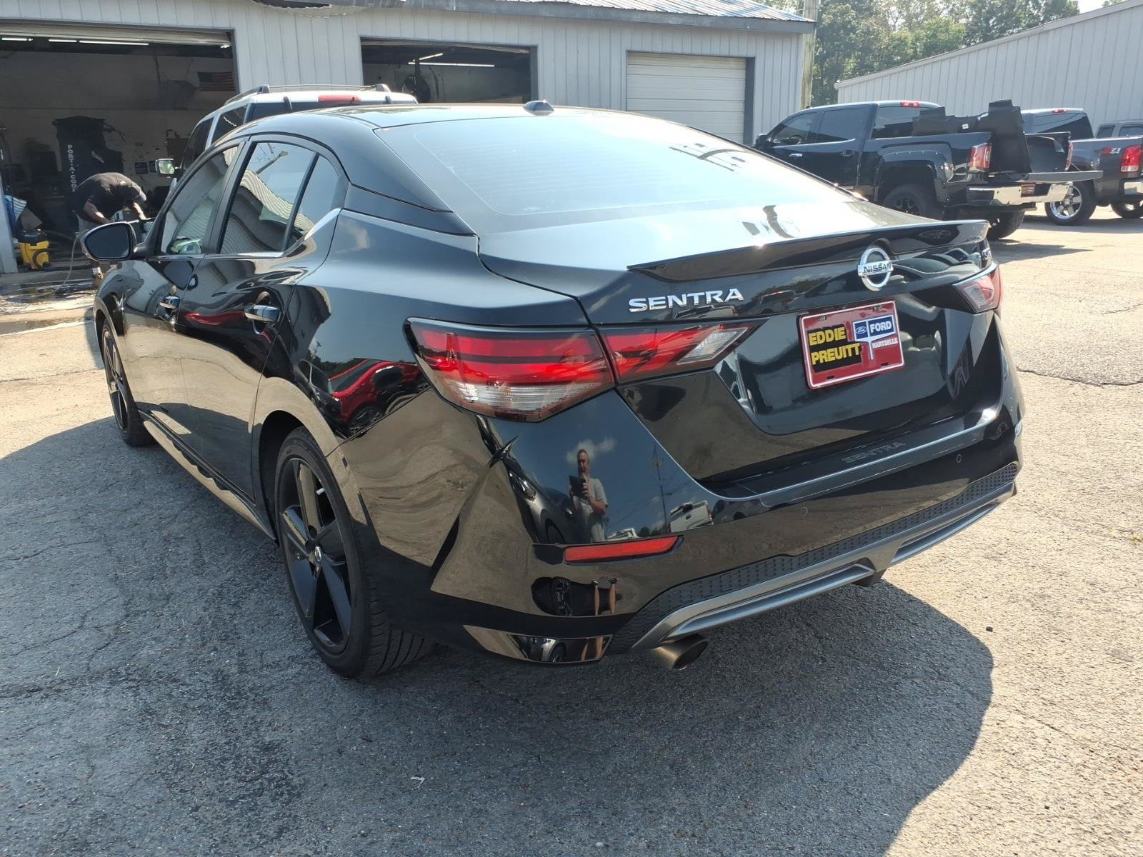 Used 2022 Nissan Sentra SR w/ Electronics Package FWD image 3