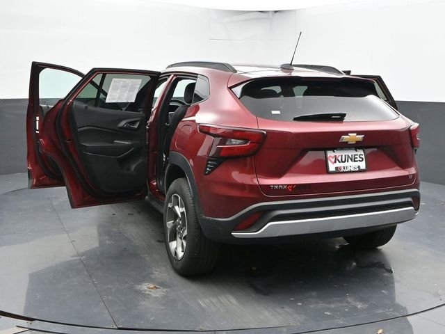 Used 2025 Chevrolet Trax LT image 56