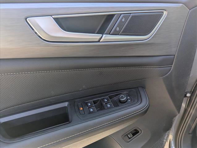 Certified 2025 Volkswagen Atlas Cross Sport SE w/ Panoramic Sunroof Package image 12