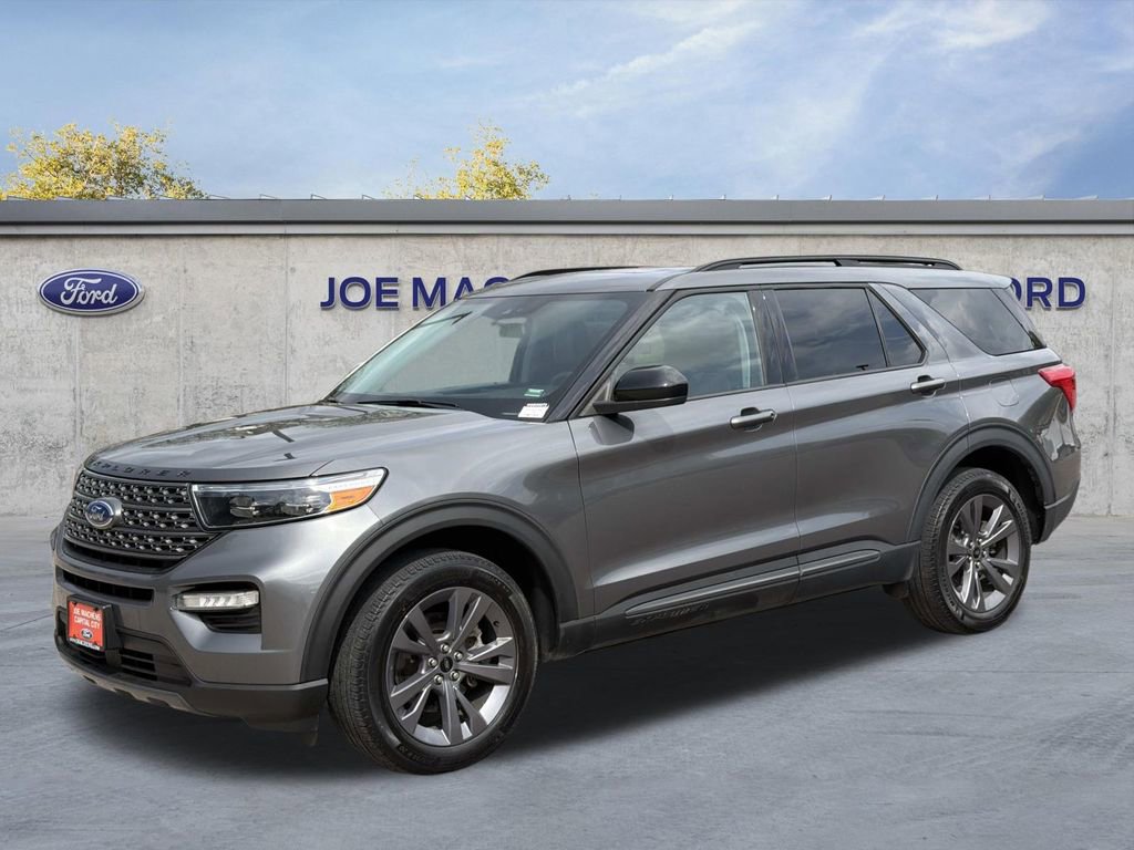 Used 2022 Ford Explorer XLT w/ Equipment Group 202A image 9