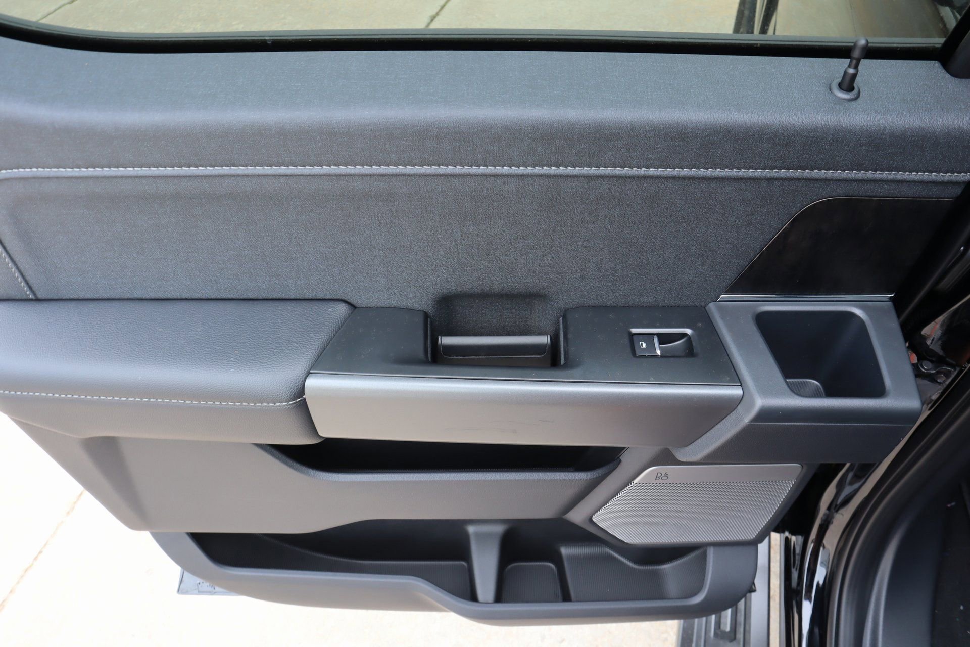 New 2026 Ford F250 Lariat w/ Black Appearance Package image 19