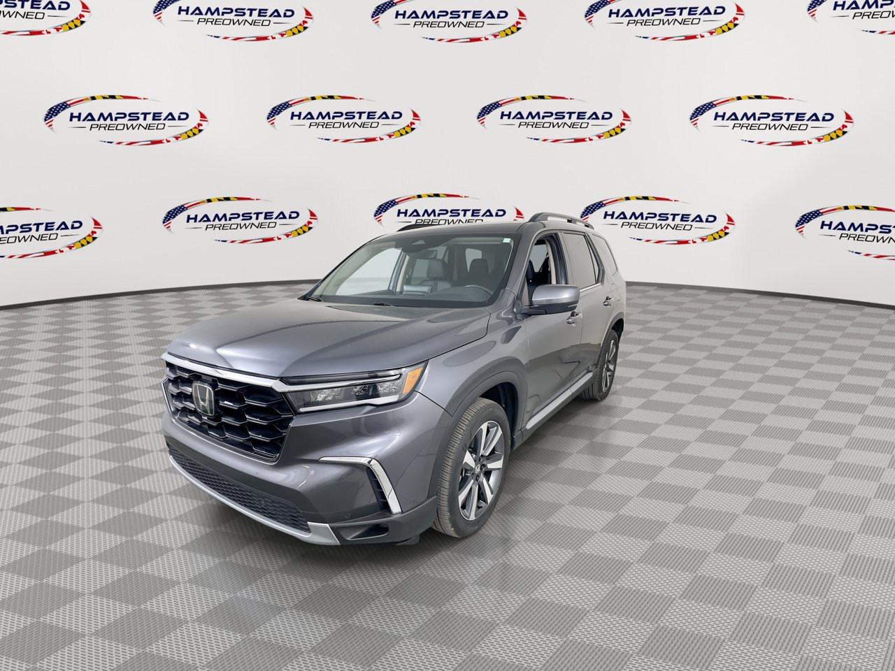 Used 2025 Honda Pilot Touring image 4