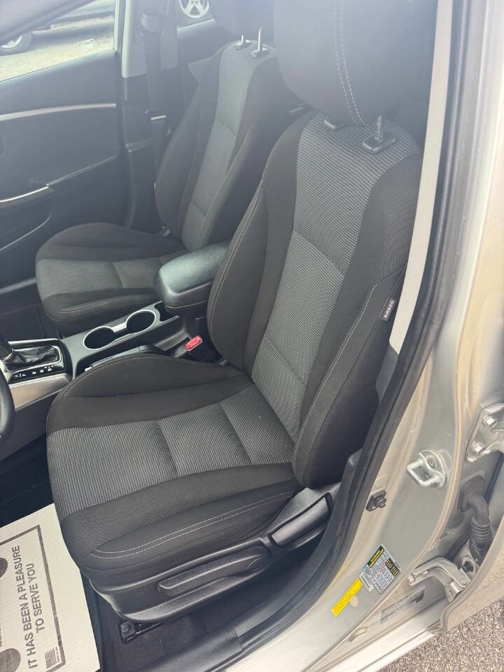 Used 2014 Hyundai Elantra GT FWD image 17
