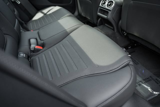 New 2026 Mercedes-Benz C 300 4MATIC Sedan image 31
