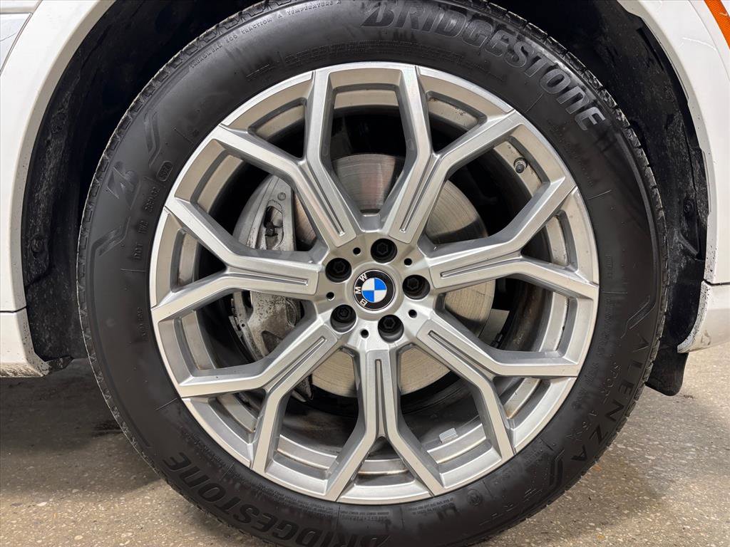 Used 2023 BMW X7 xDrive40i w/ Premium Package AWD/4WD image 11