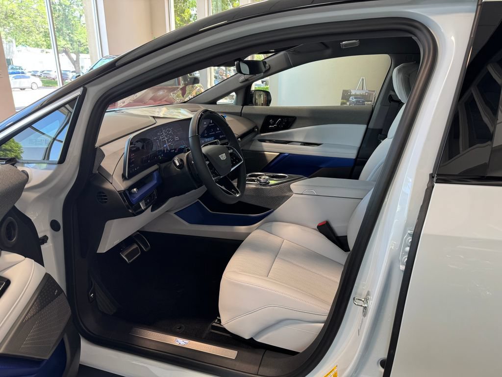 New 2027 Cadillac Optiq Premium Luxury w/ LPO, Floor Liner Package AWD/4WD image 10