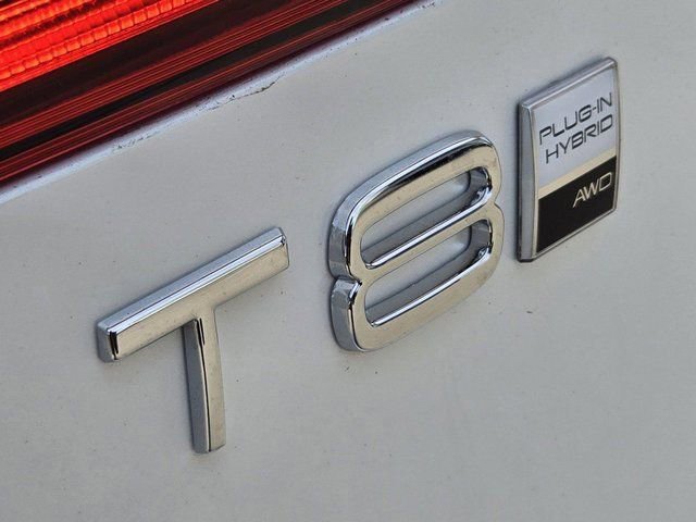 Used 2025 Volvo XC60 T8 Plus w/ Protection Package Premier image 33