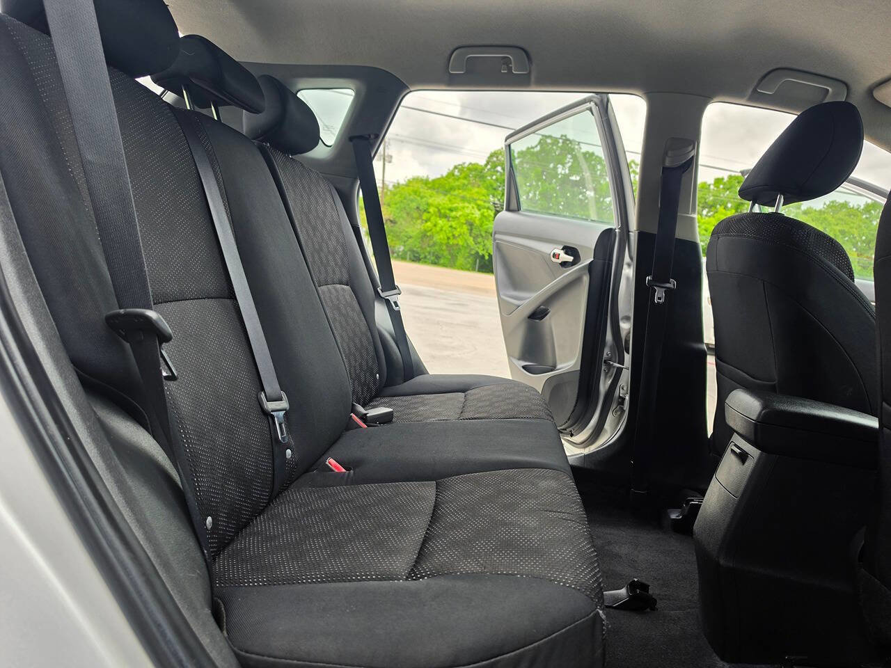 Used 2009 Pontiac Vibe w/ Preferred Package FWD image 28