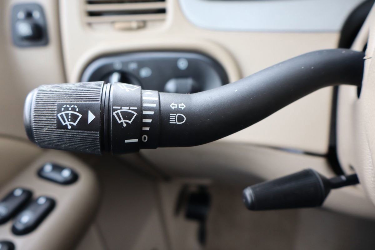 Used 2004 Ford Explorer Sport Trac XLT image 32