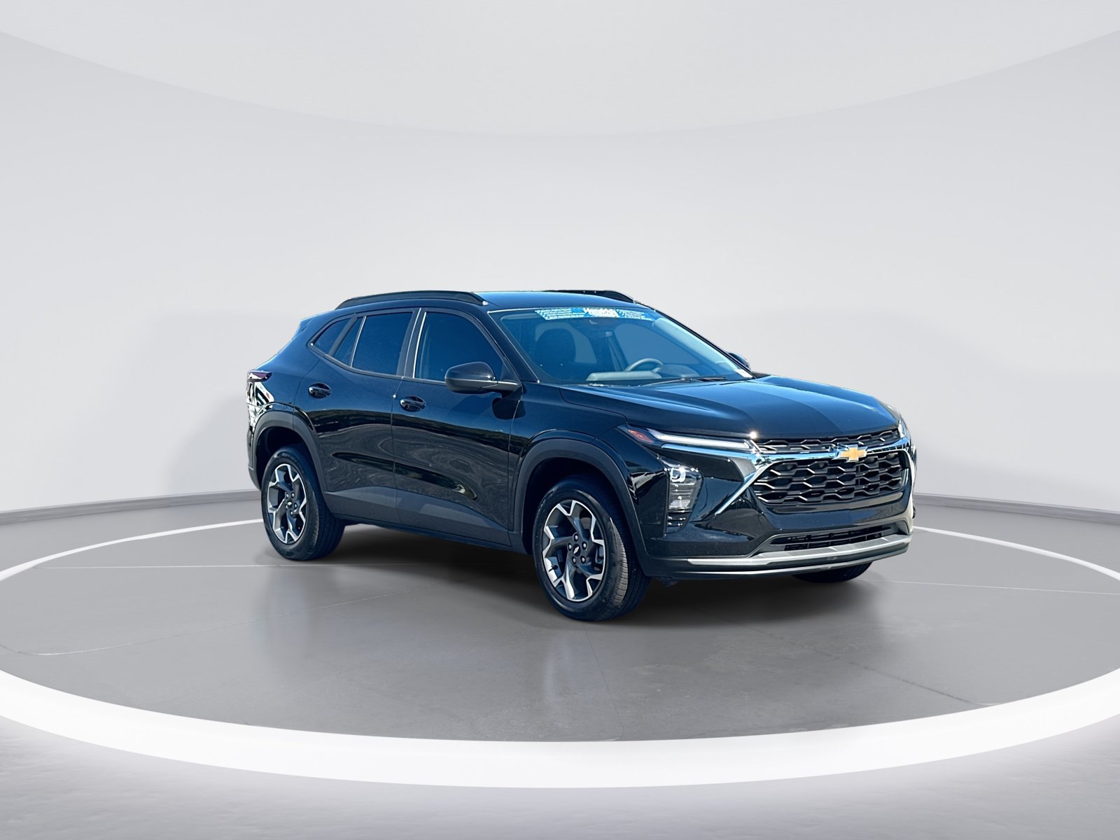 Used 2026 Chevrolet Trax LT FWD image 2