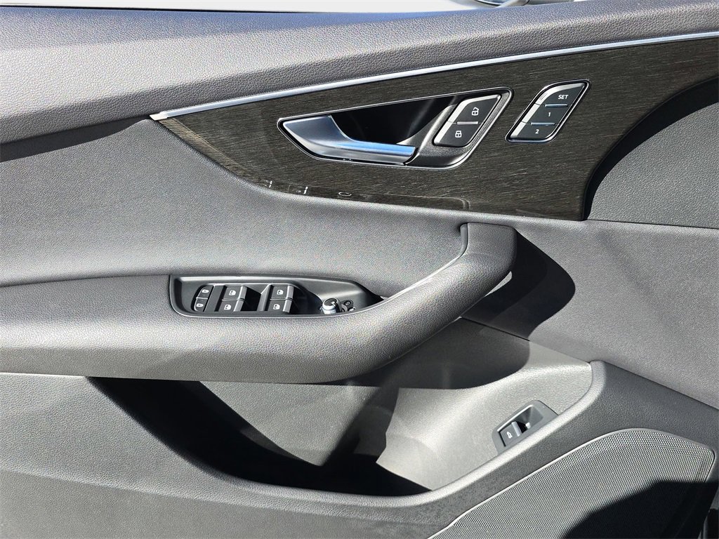 Certified 2023 Audi Q7 2.0T Premium w/ Towing Package image 19