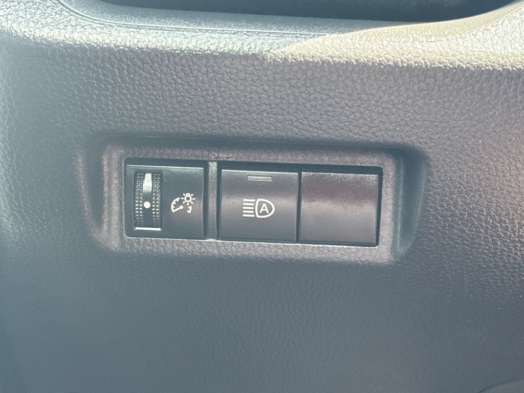 Used 2025 Toyota RAV4 XLE AWD/4WD image 29
