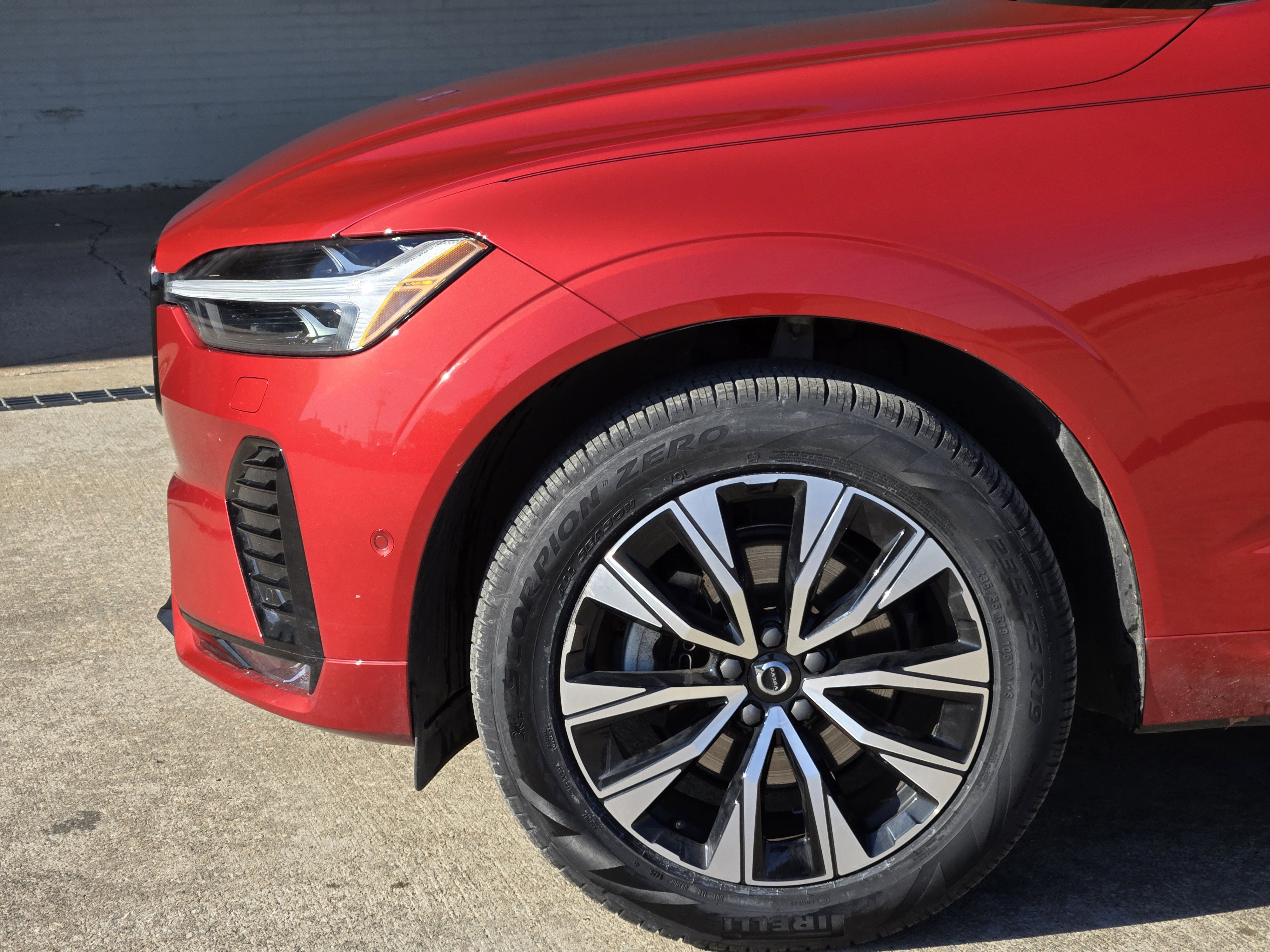 Used 2023 Volvo XC60 B5 Plus w/ Climate Package image 16