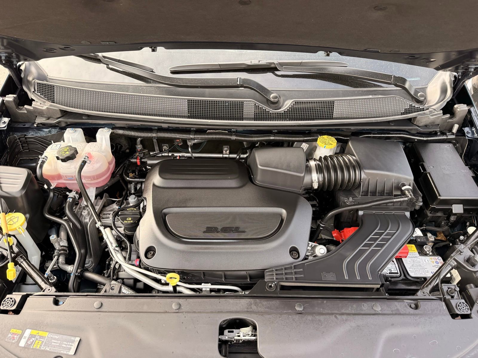 Used 2025 Chrysler Pacifica Limited image 42