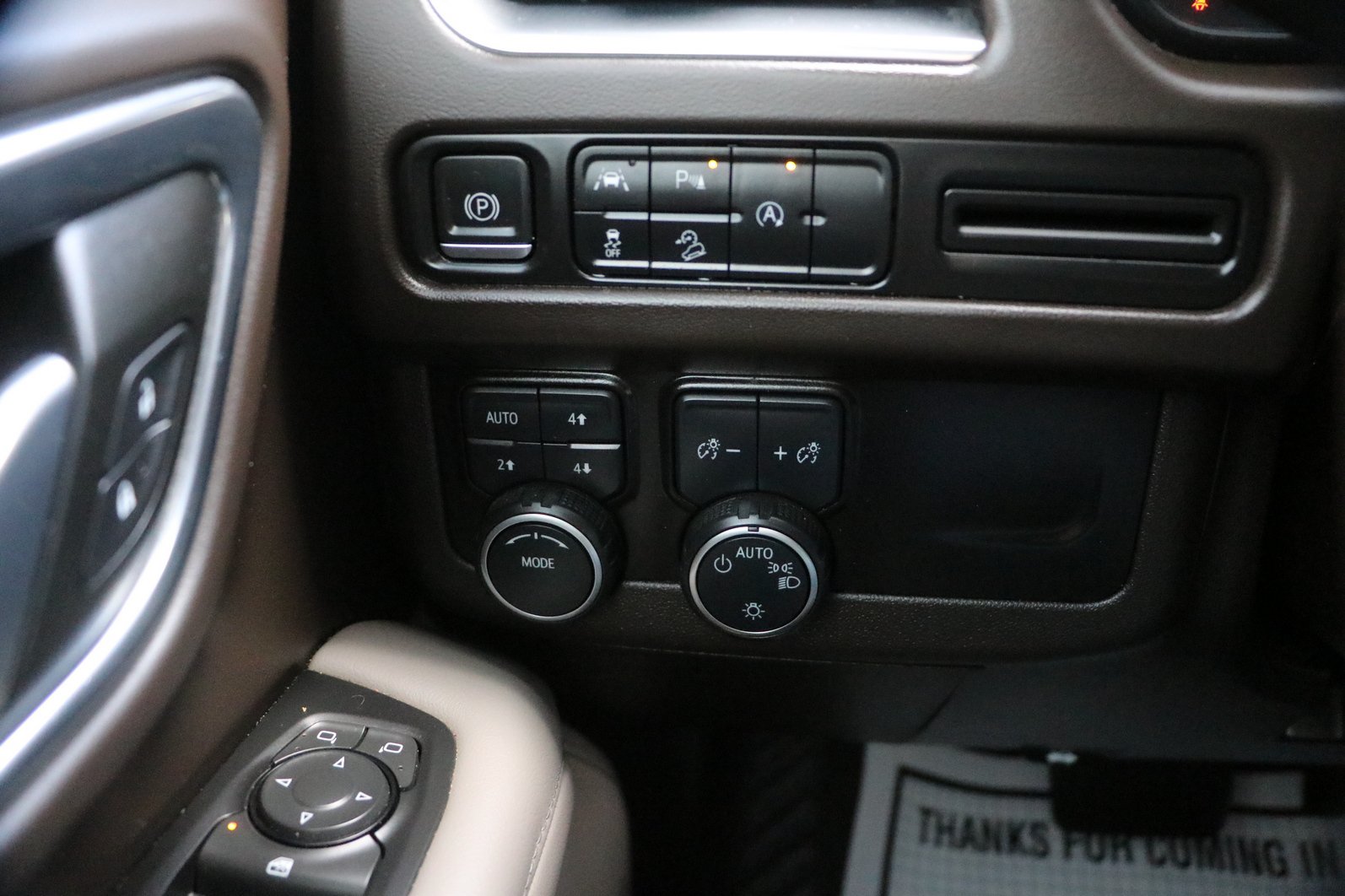 Used 2023 Chevrolet Suburban Z71 AWD/4WD image 12