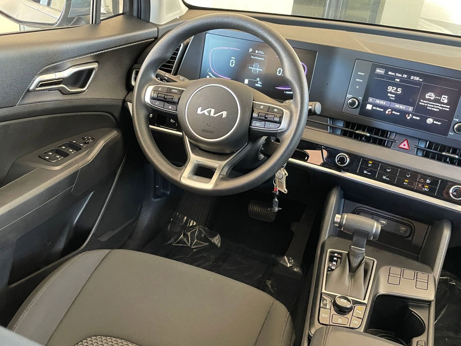 Used 2025 Kia Sportage LX image 34