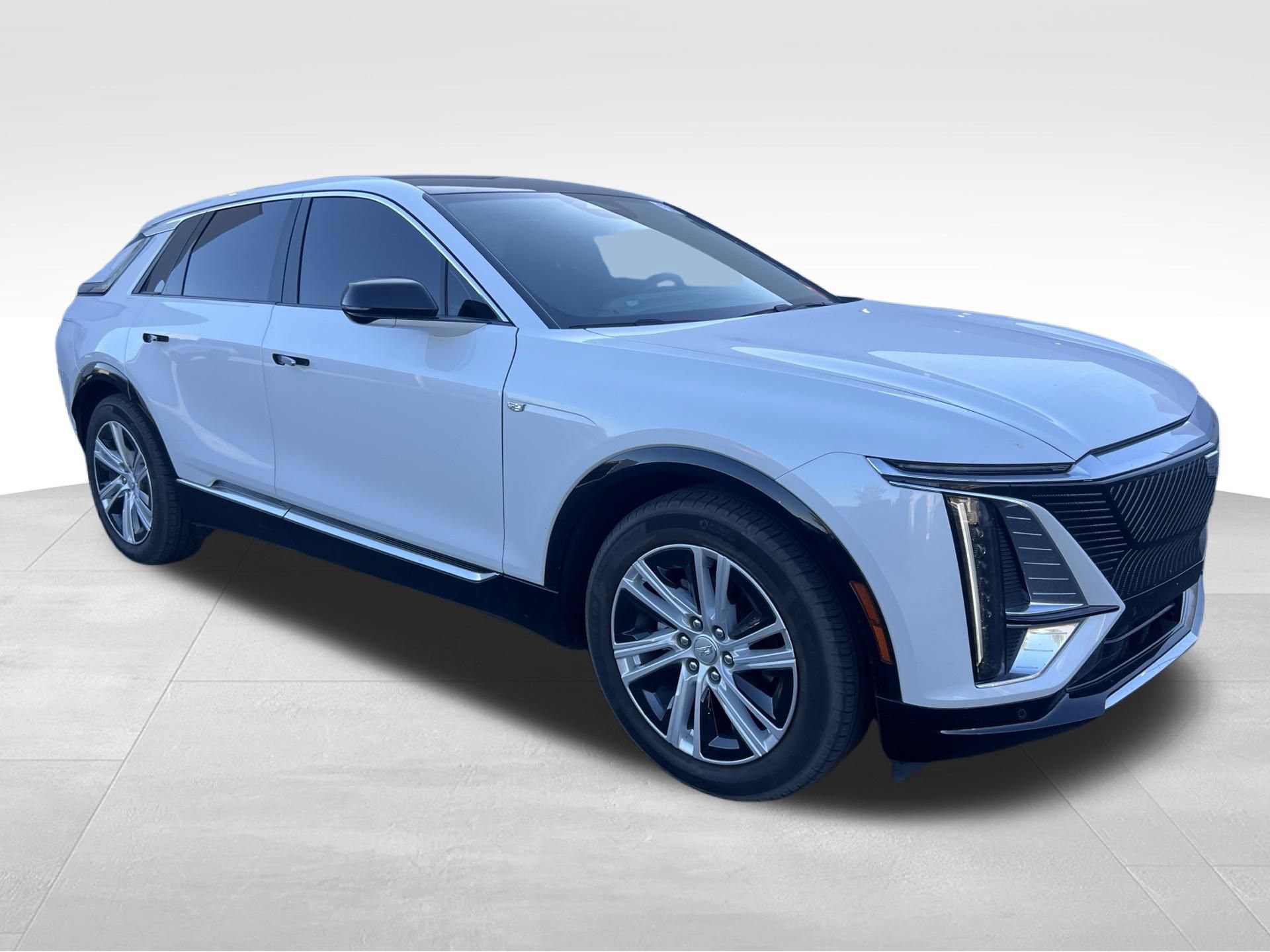 Used 2024 Cadillac Lyriq Tech AWD/4WD image 3