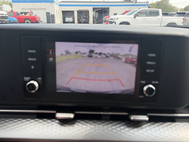 Used 2024 Kia Carnival LX FWD image 19