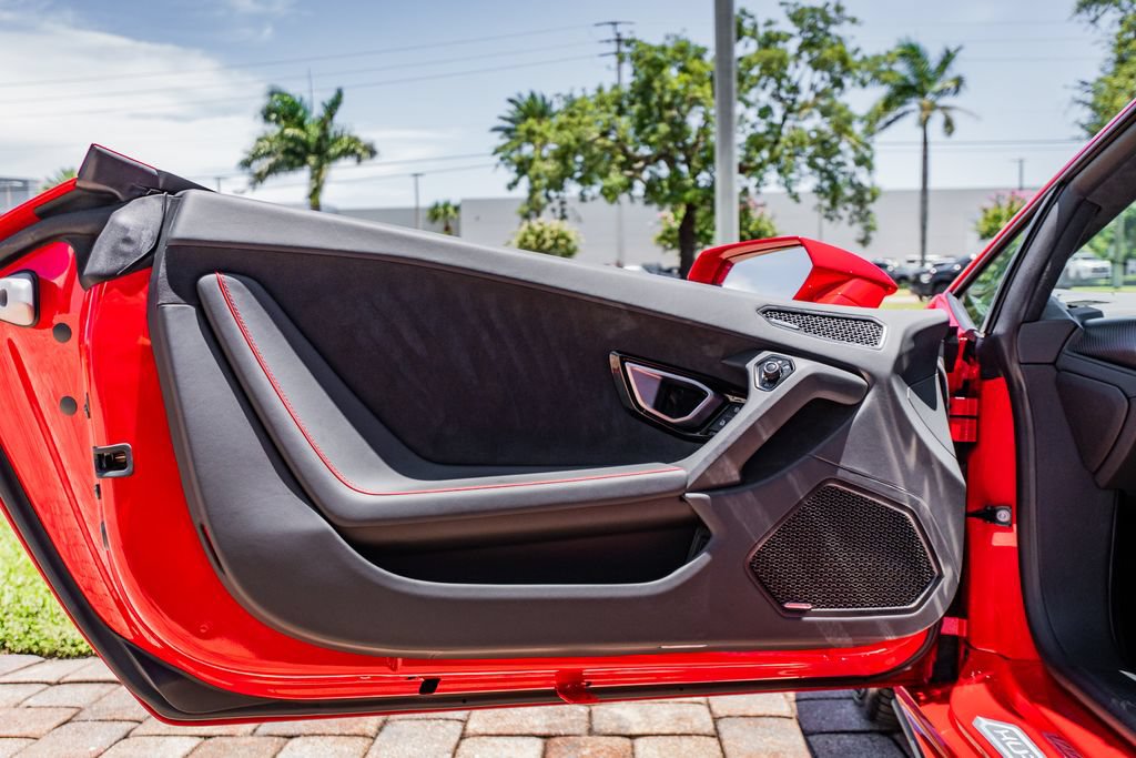 Used 2024 Lamborghini Huracan EVO AWD/4WD image 18