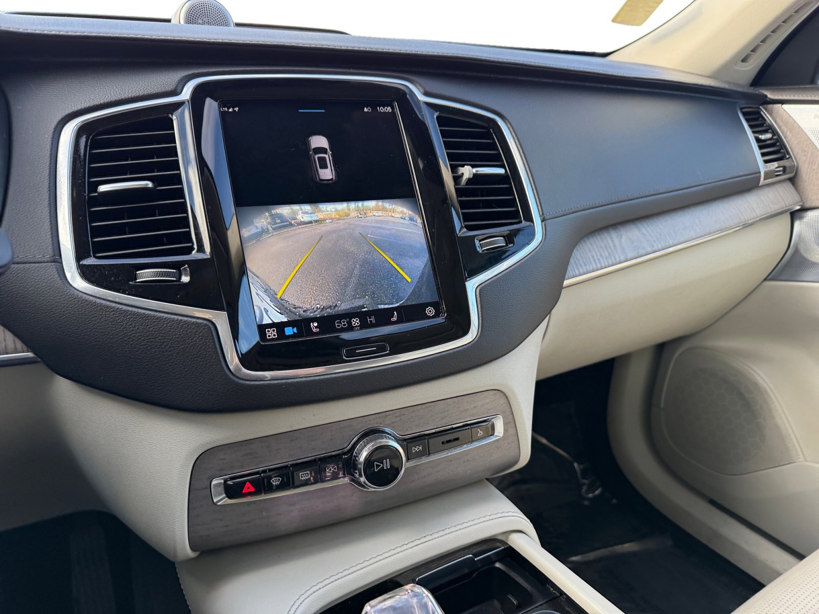 Used 2023 Volvo XC90 T8 Ultimate w/ Protection Package Premier image 12