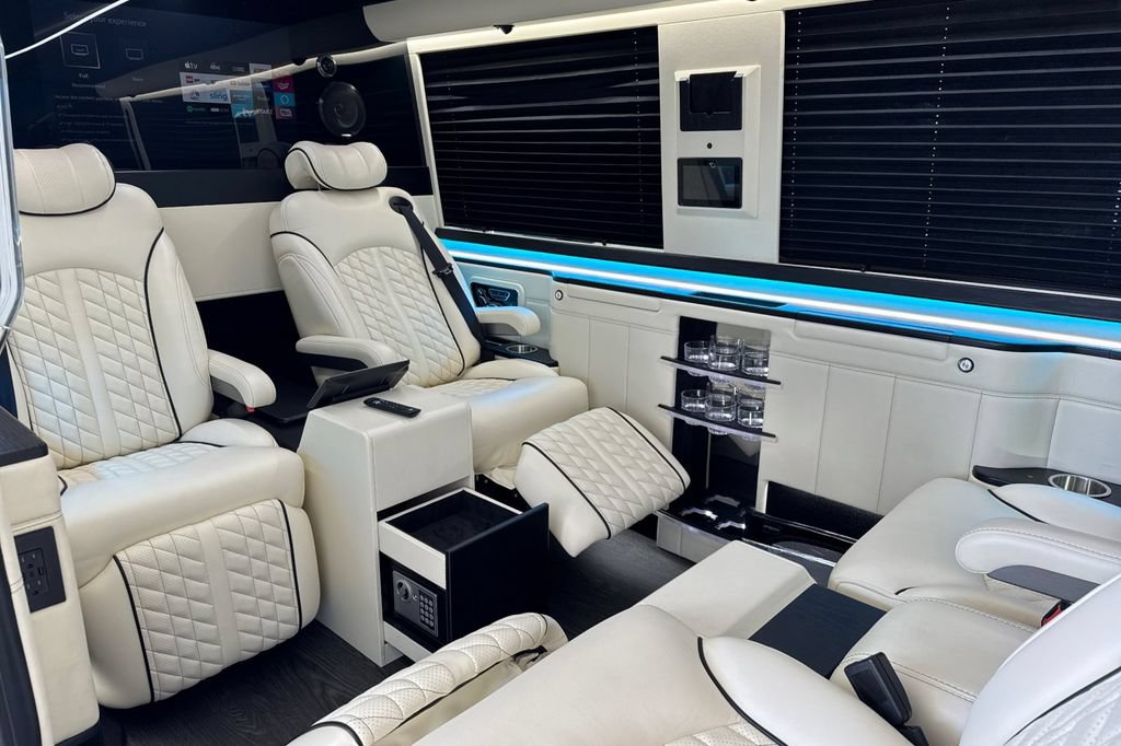 Used 2025 Mercedes-Benz Sprinter 2500 image 5