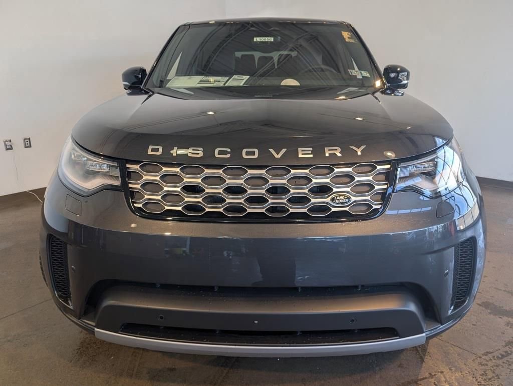 New 2026 Land Rover Discovery S image 2