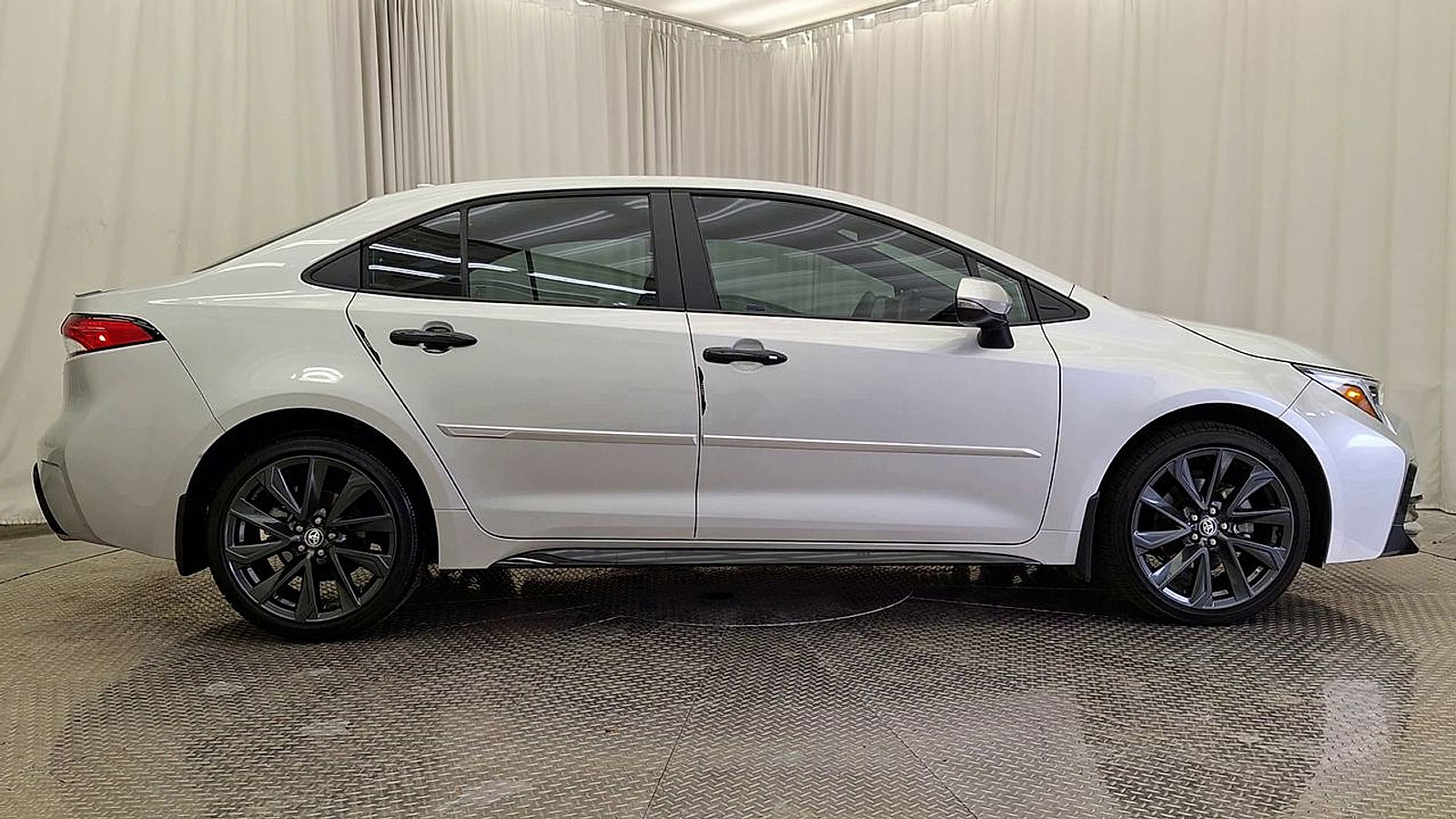 Certified 2026 Toyota Corolla SE FWD image 4