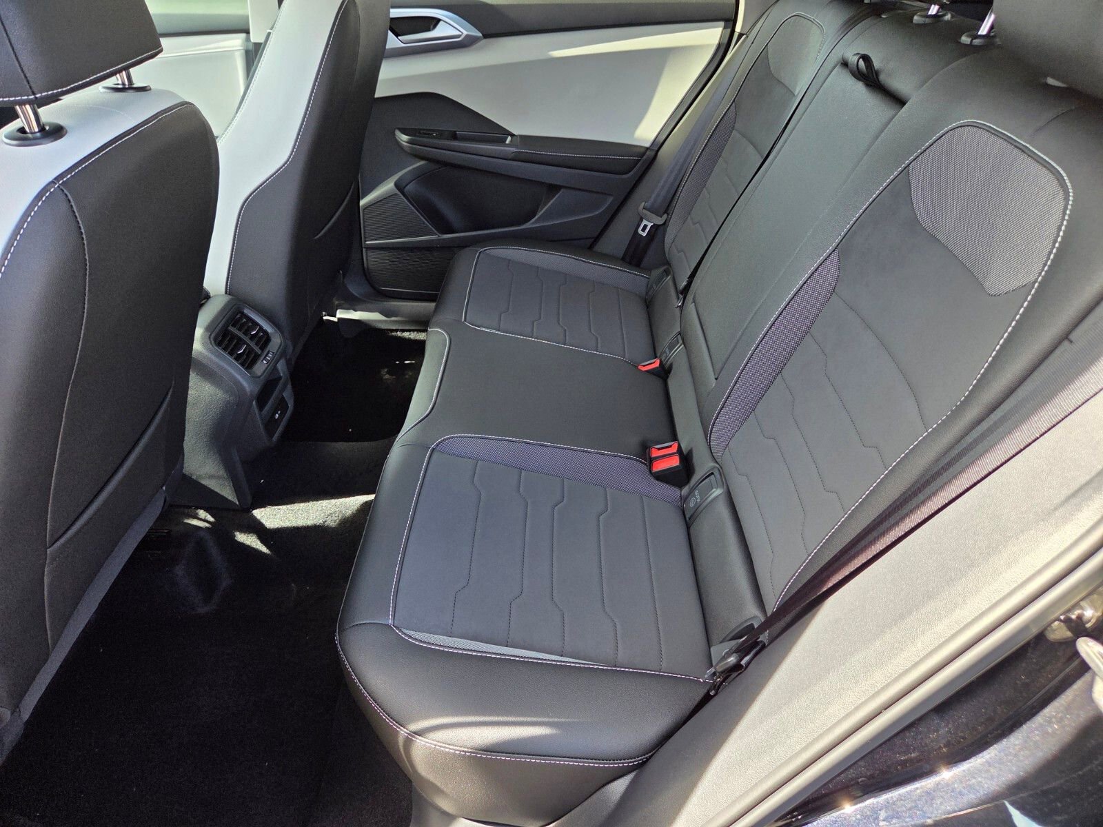 New 2025 Volkswagen Taos SE image 8