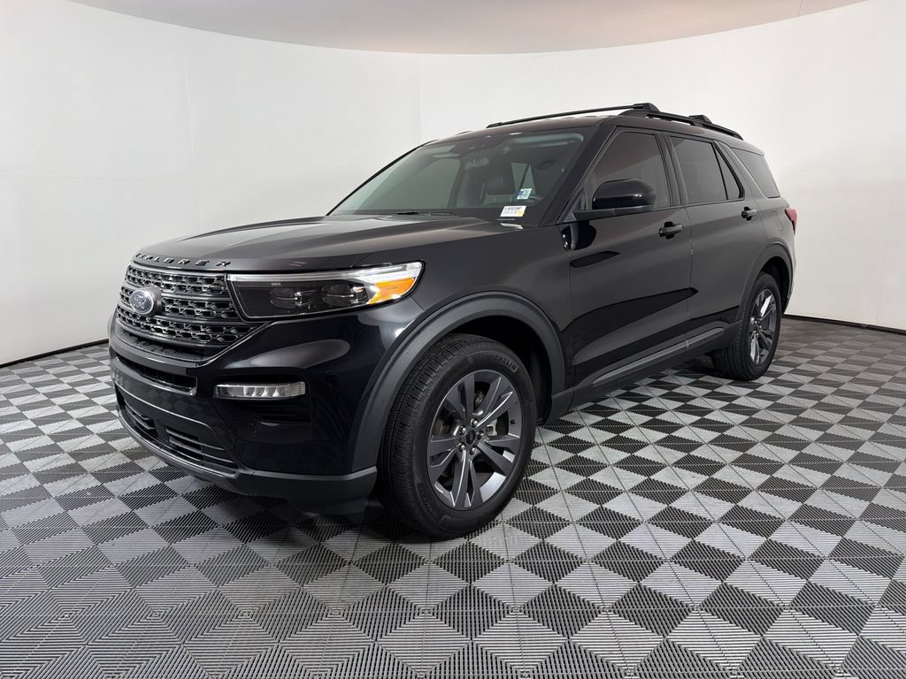 Used 2024 Ford Explorer XLT w/ Equipment Group 202A AWD/4WD image 7