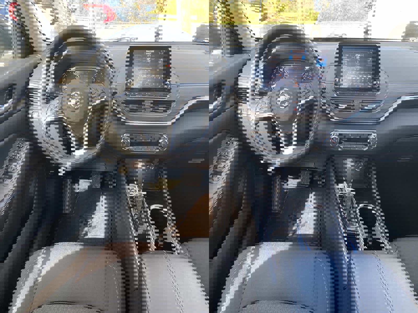 Used 2024 Nissan Altima 2.5 SV image 10